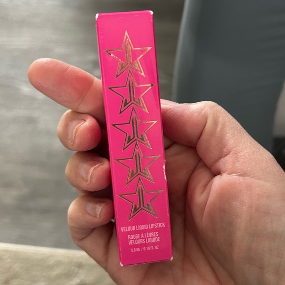 Gated Community Velour Liquid Lipstick by Jeffree Star, New in Box - Picture 4 of 4